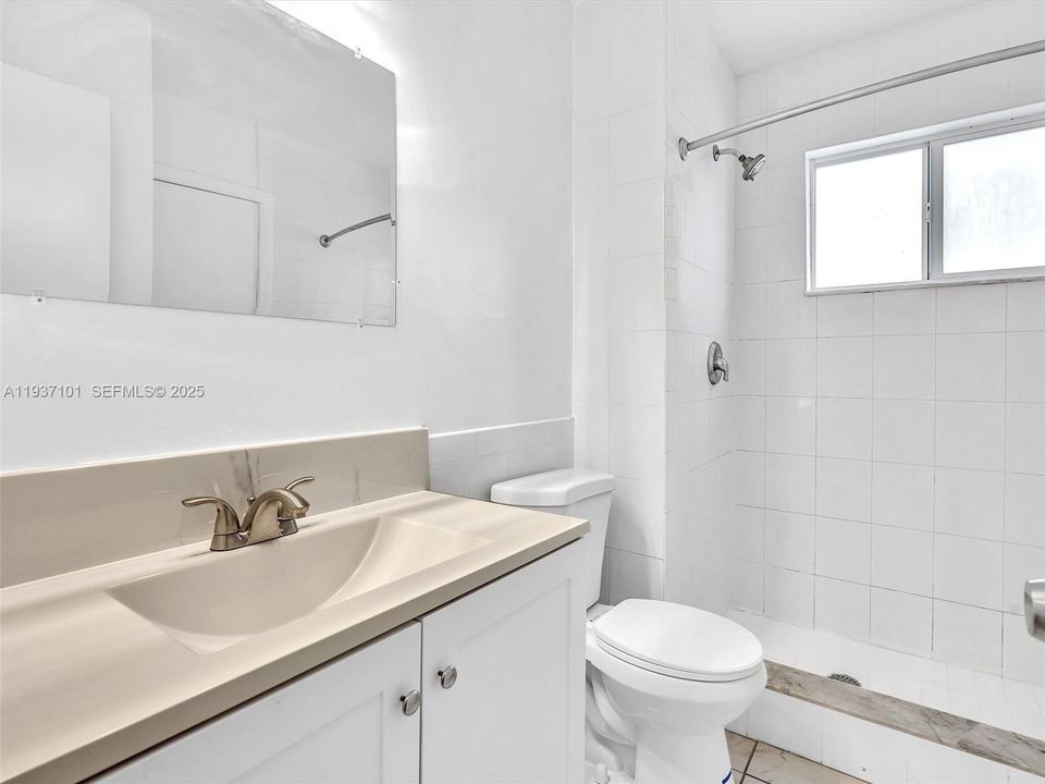 待售: $650,000 (0 贝兹, 0 浴室, 1782 平方英尺)