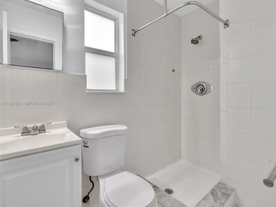 待售: $650,000 (0 贝兹, 0 浴室, 1782 平方英尺)