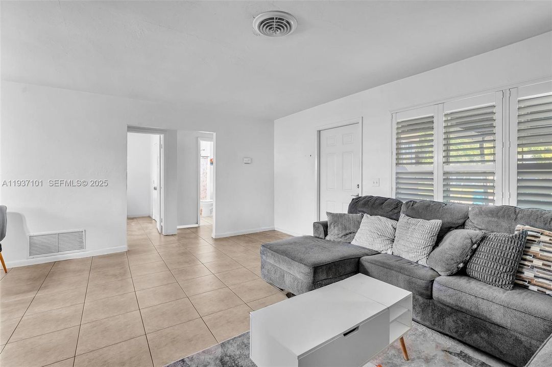 待售: $650,000 (0 贝兹, 0 浴室, 1782 平方英尺)