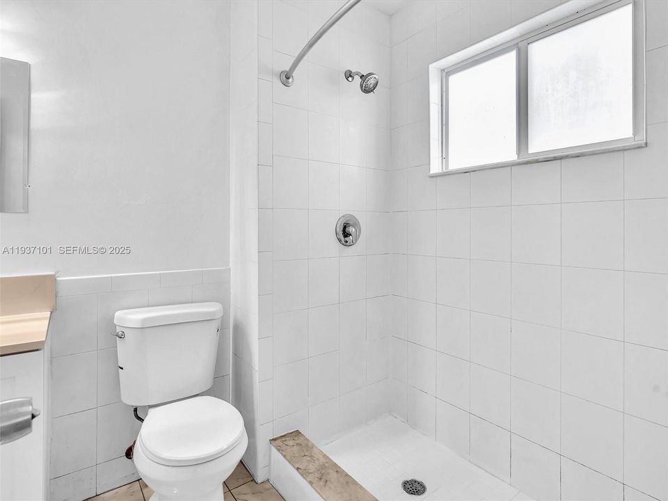 待售: $650,000 (0 贝兹, 0 浴室, 1782 平方英尺)