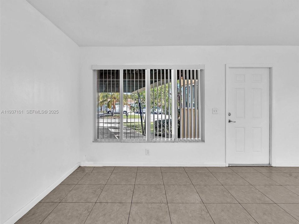 待售: $650,000 (0 贝兹, 0 浴室, 1782 平方英尺)