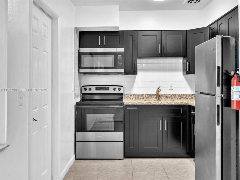 待售: $650,000 (0 贝兹, 0 浴室, 1782 平方英尺)