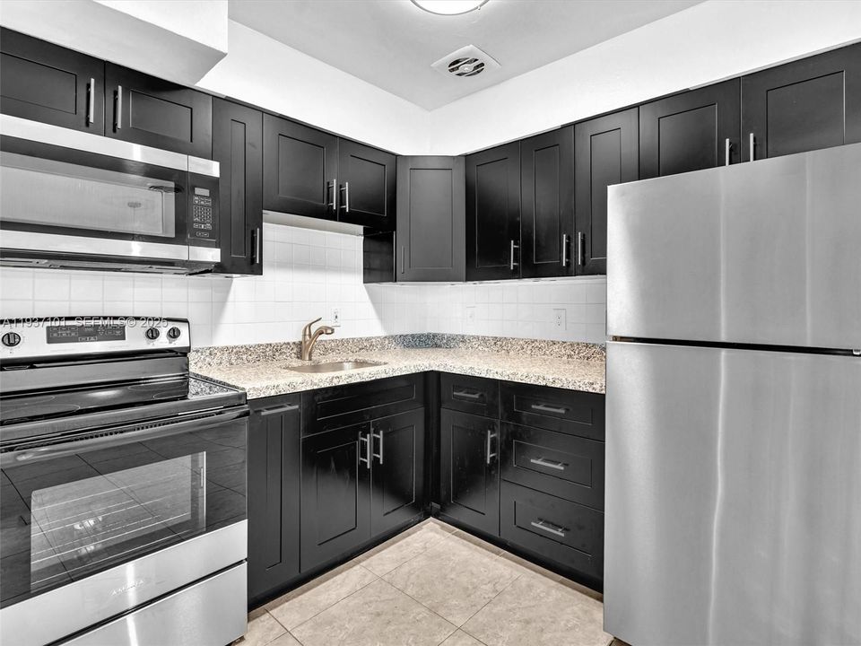 待售: $650,000 (0 贝兹, 0 浴室, 1782 平方英尺)