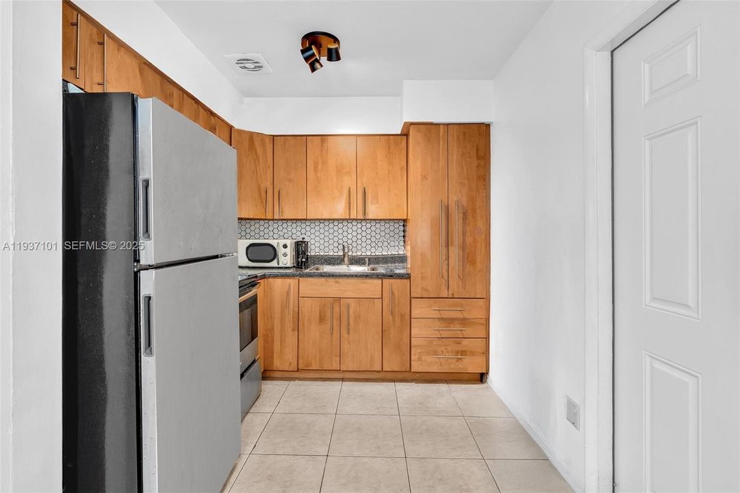 待售: $650,000 (0 贝兹, 0 浴室, 1782 平方英尺)