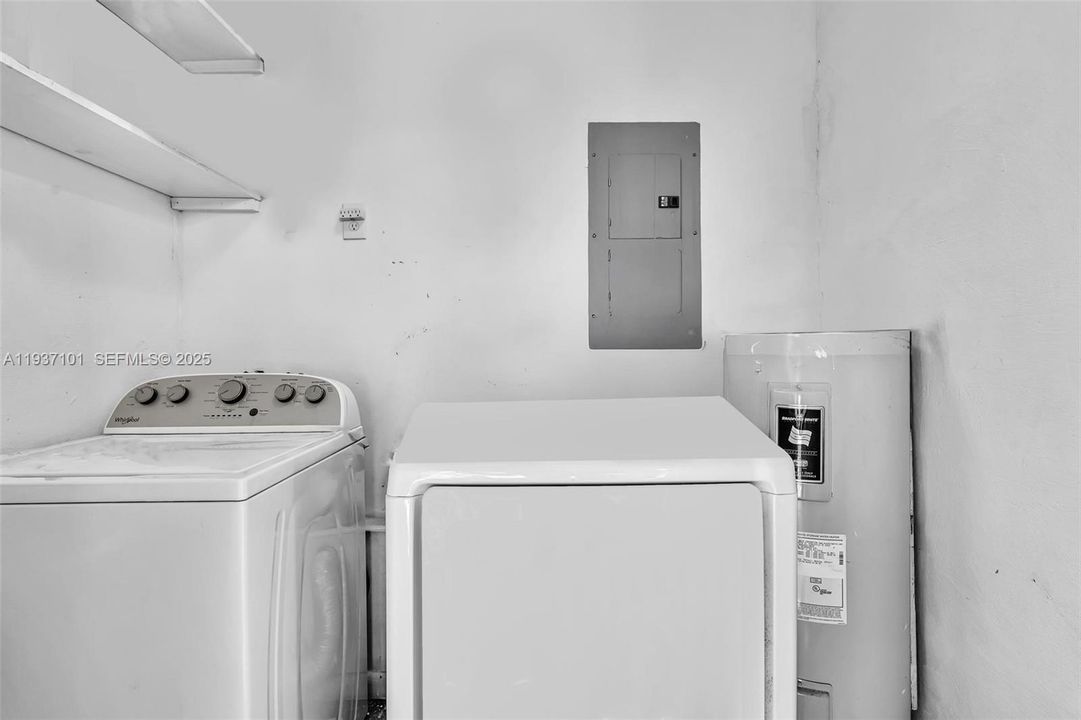 待售: $650,000 (0 贝兹, 0 浴室, 1782 平方英尺)