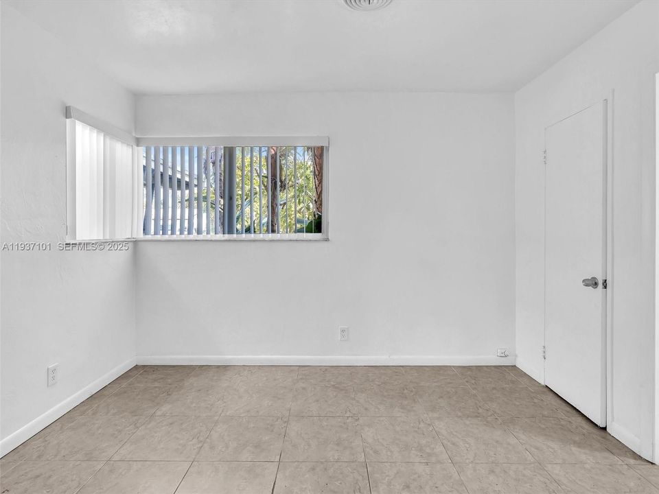 待售: $650,000 (0 贝兹, 0 浴室, 1782 平方英尺)