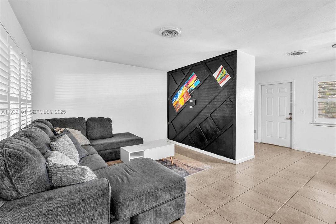 待售: $650,000 (0 贝兹, 0 浴室, 1782 平方英尺)