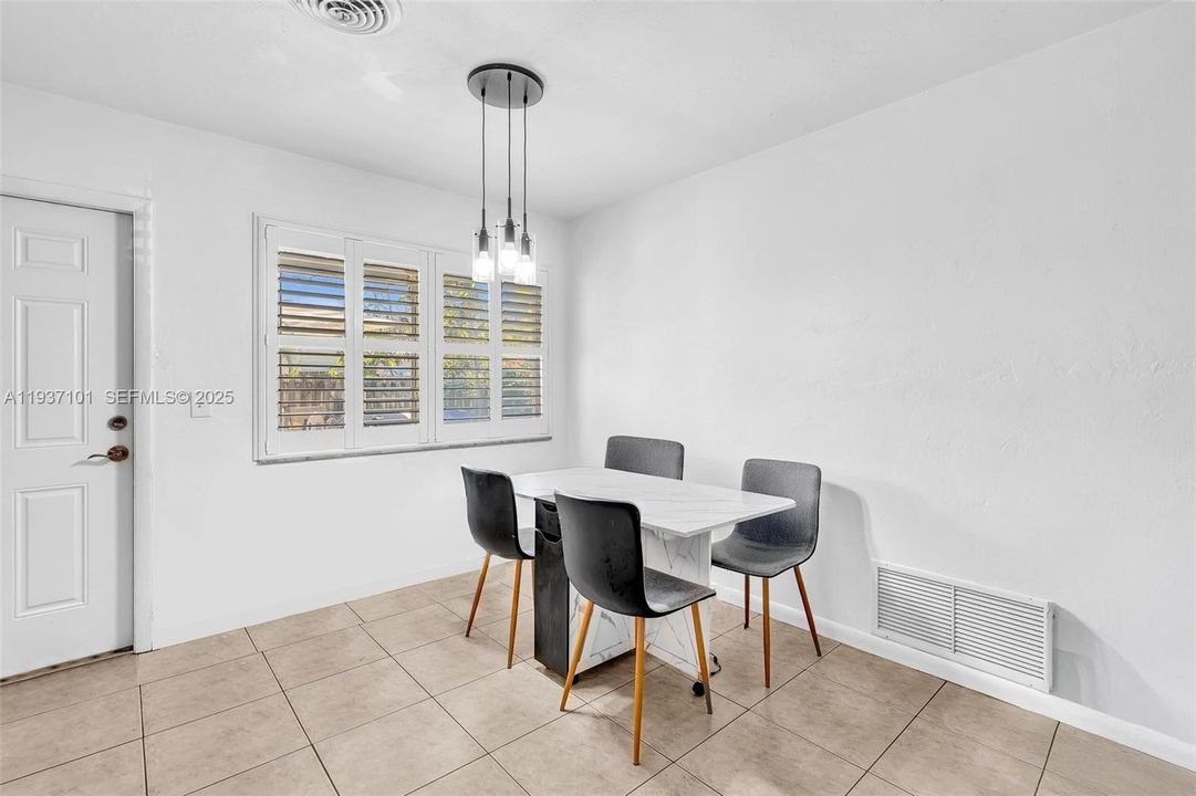 待售: $650,000 (0 贝兹, 0 浴室, 1782 平方英尺)