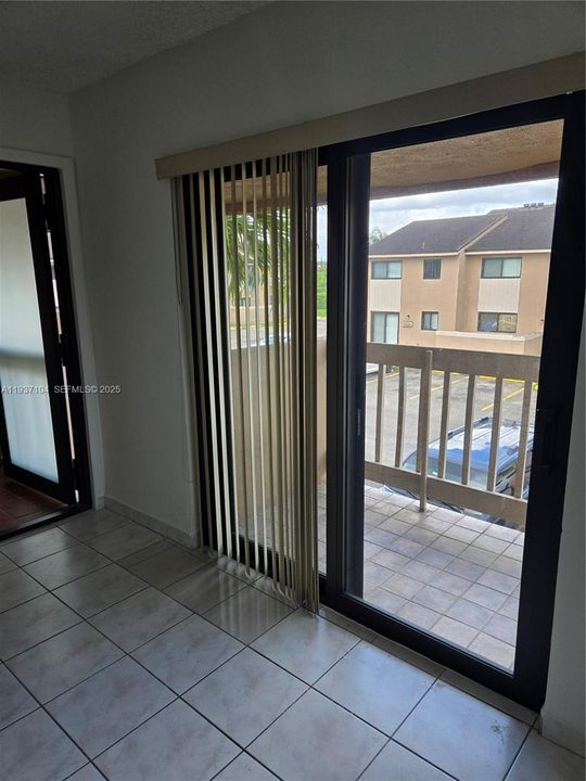 出租: $2,050 (2 贝兹, 2 浴室, 862 平方英尺)