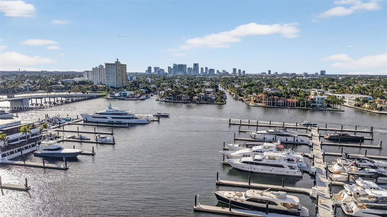 Brand new world-class Las Olas Marina next door, signature fine dining restaurants, boutique retail tenants, state-of-the-art infrastructure improvements, and lush pedestrian-friendly landscape.