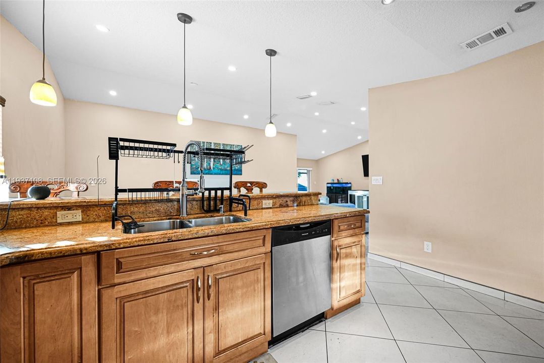 На продажу: $699,000 (3 спален, 3 ванн, 1887 Квадратных фут)