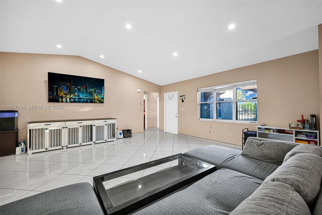 На продажу: $699,000 (3 спален, 3 ванн, 1887 Квадратных фут)