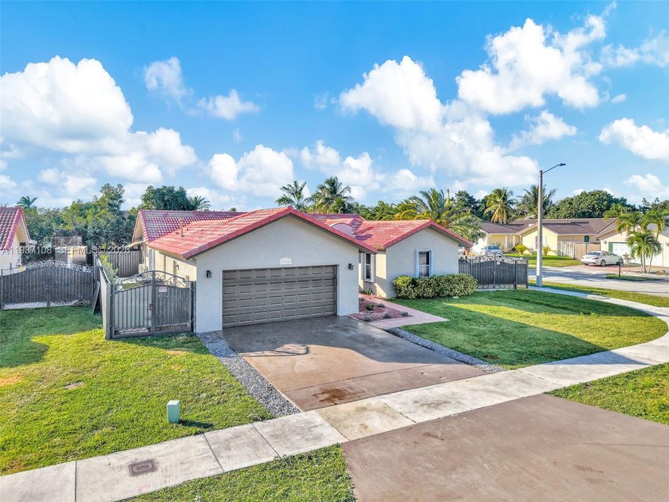 На продажу: $699,000 (3 спален, 3 ванн, 1887 Квадратных фут)