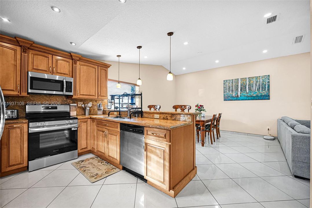 На продажу: $699,000 (3 спален, 3 ванн, 1887 Квадратных фут)