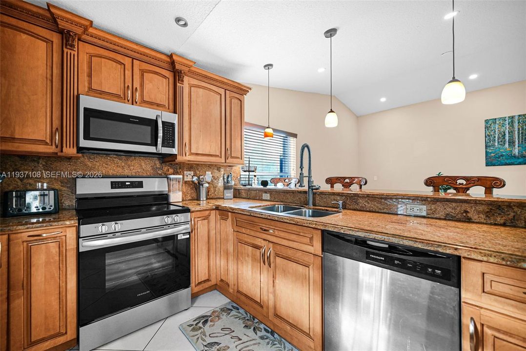 На продажу: $699,000 (3 спален, 3 ванн, 1887 Квадратных фут)