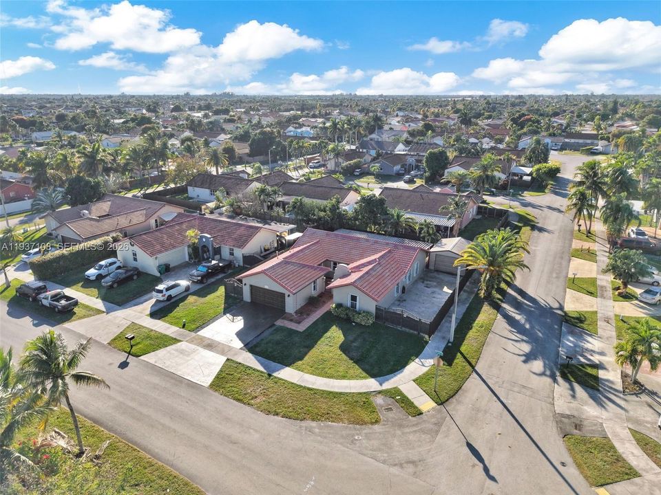 На продажу: $699,000 (3 спален, 3 ванн, 1887 Квадратных фут)