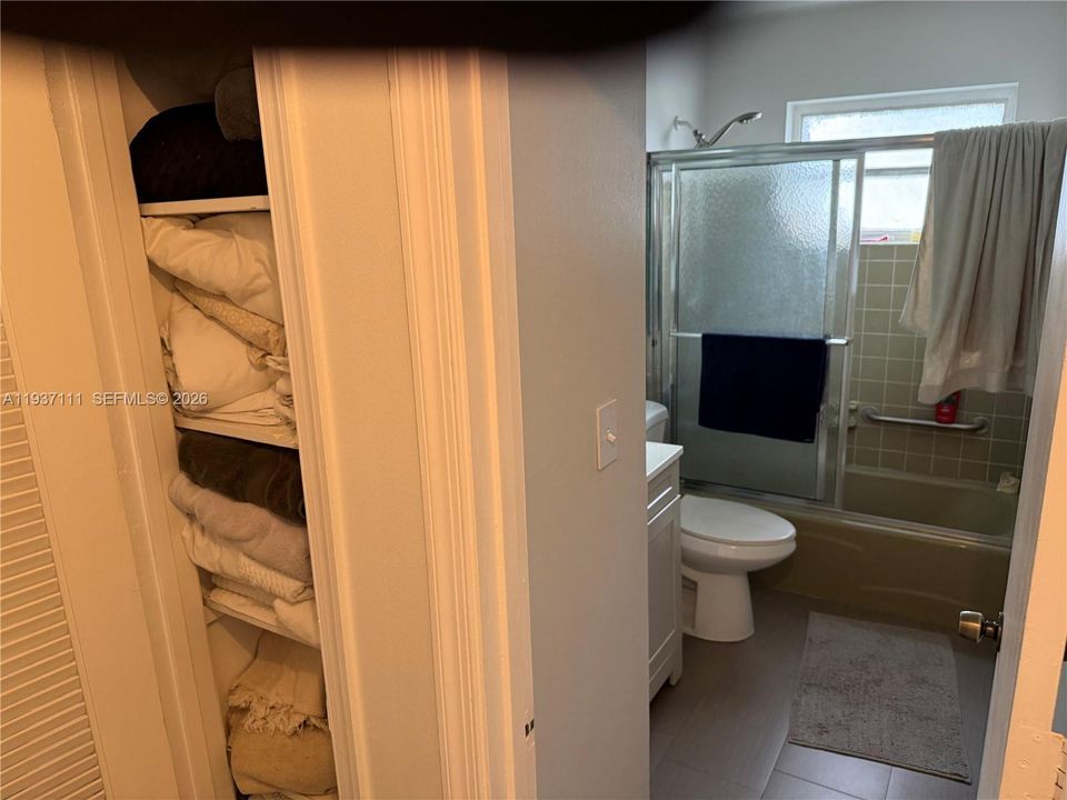 На продажу: $360,000 (2 спален, 2 ванн, 1400 Квадратных фут)