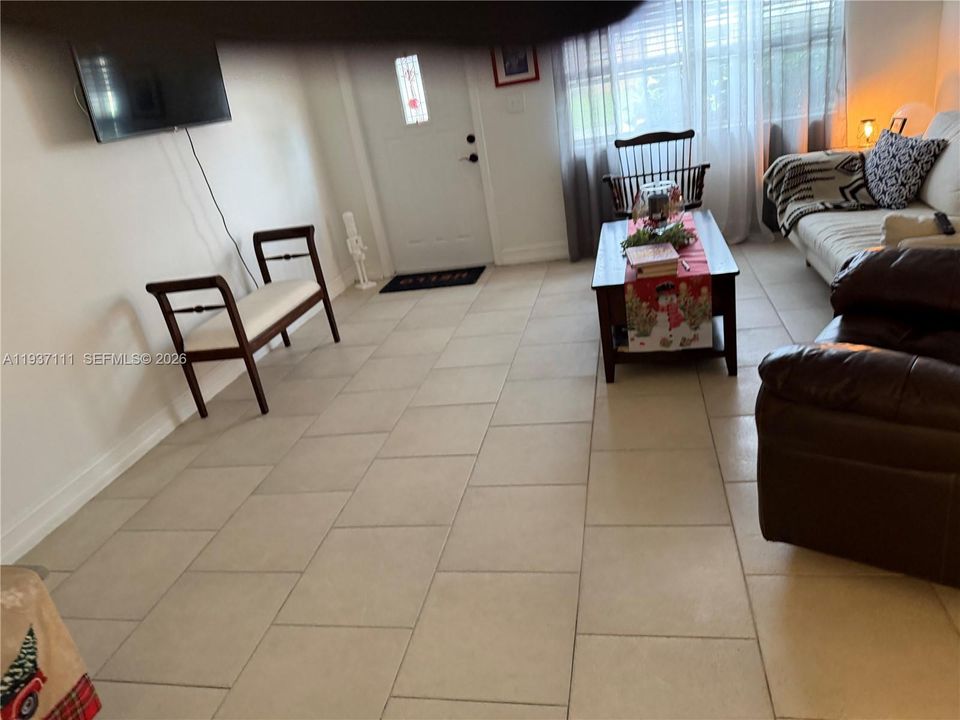 На продажу: $360,000 (2 спален, 2 ванн, 1400 Квадратных фут)