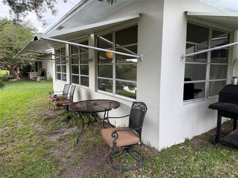 На продажу: $360,000 (2 спален, 2 ванн, 1400 Квадратных фут)