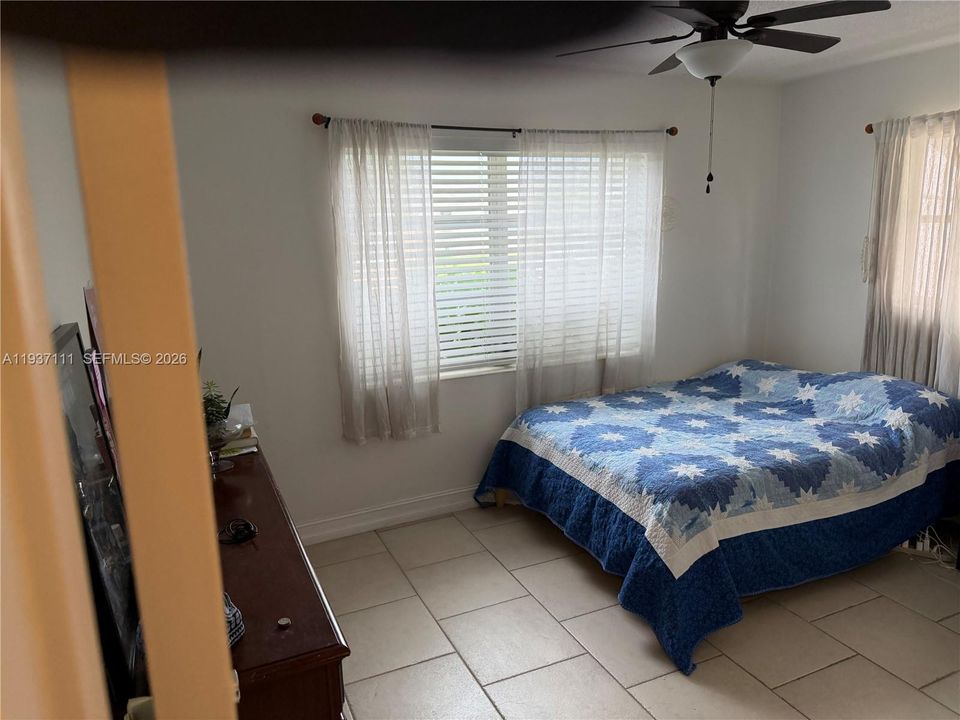 На продажу: $360,000 (2 спален, 2 ванн, 1400 Квадратных фут)