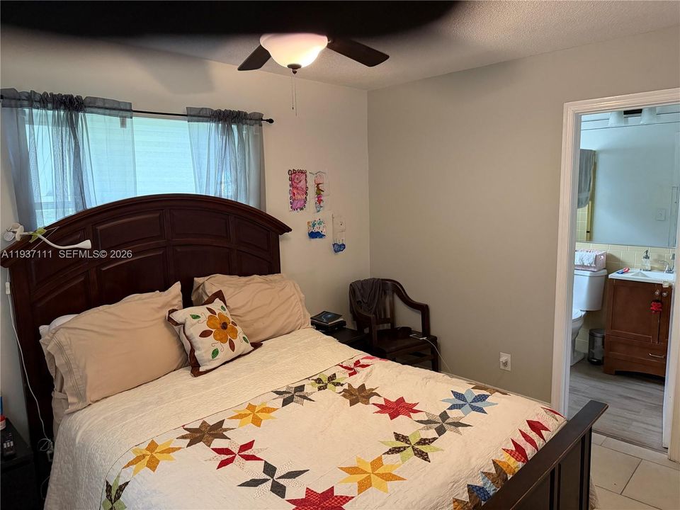 На продажу: $360,000 (2 спален, 2 ванн, 1400 Квадратных фут)