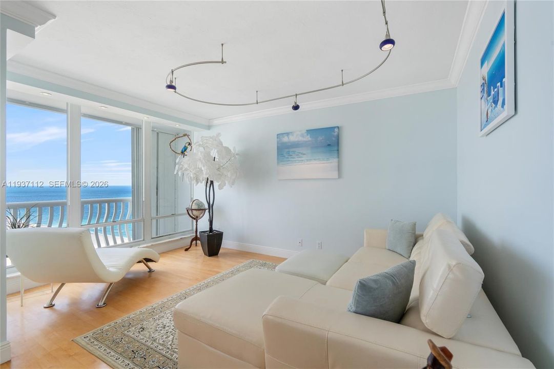 En Venta: $965,000 (2 camas, 2 baños, 1258 Pies cuadrados)