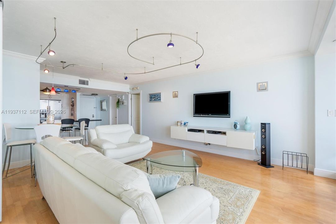 En Venta: $965,000 (2 camas, 2 baños, 1258 Pies cuadrados)