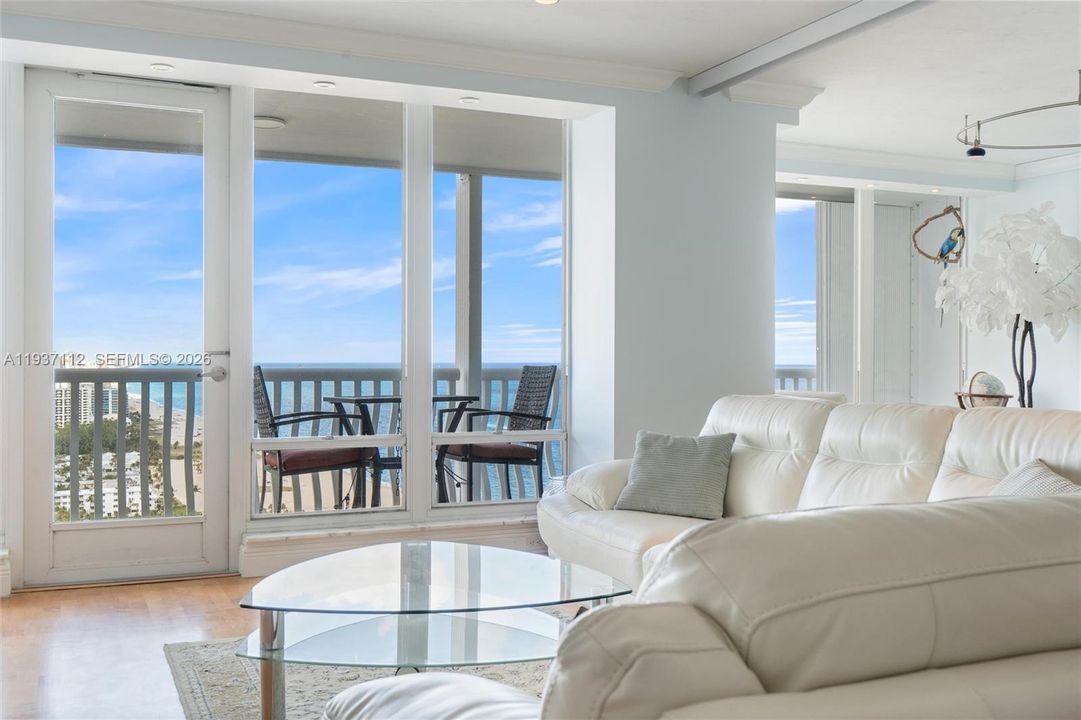 En Venta: $965,000 (2 camas, 2 baños, 1258 Pies cuadrados)