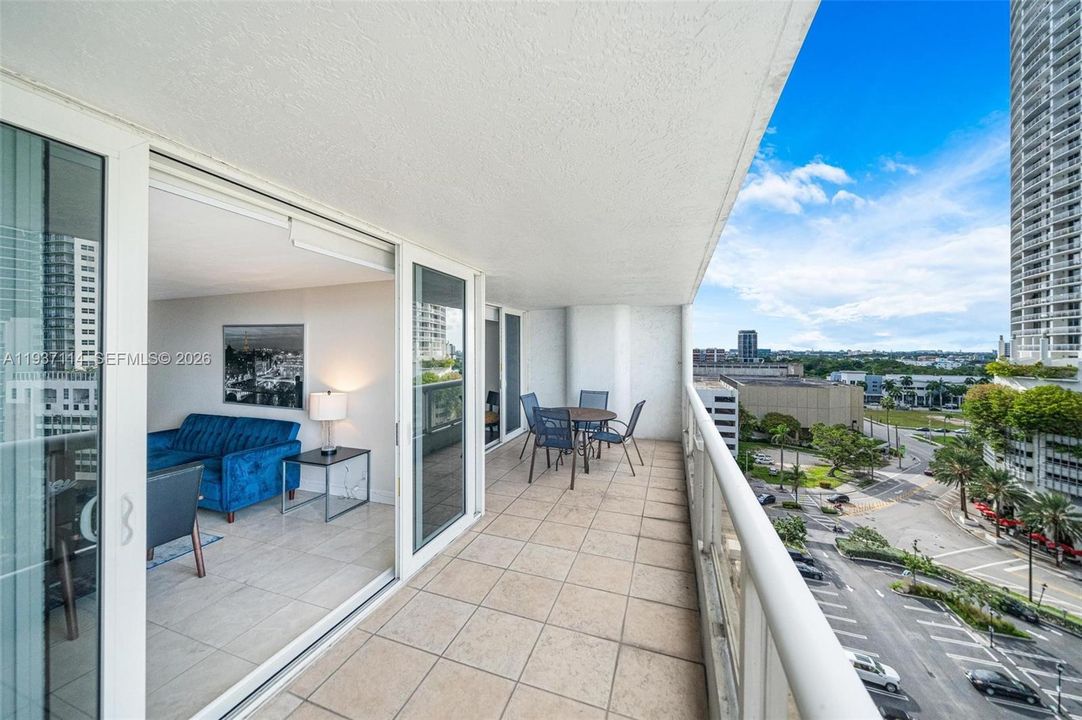 待售: $450,000 (1 贝兹, 1 浴室, 1066 平方英尺)