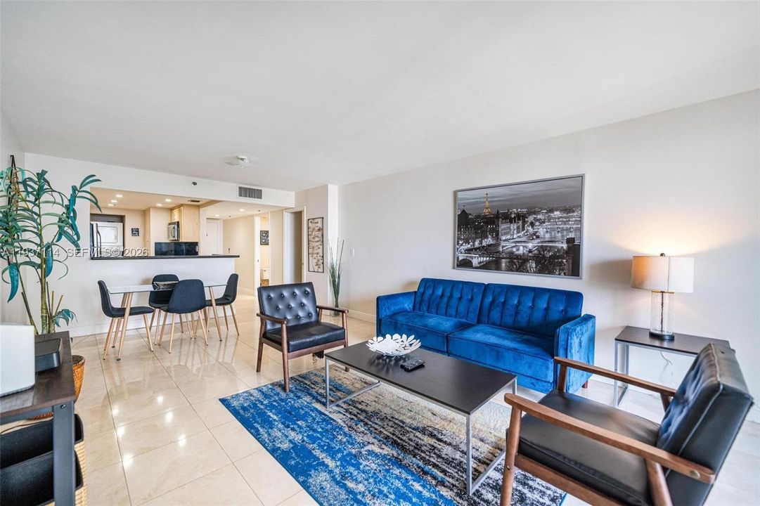 待售: $450,000 (1 贝兹, 1 浴室, 1066 平方英尺)