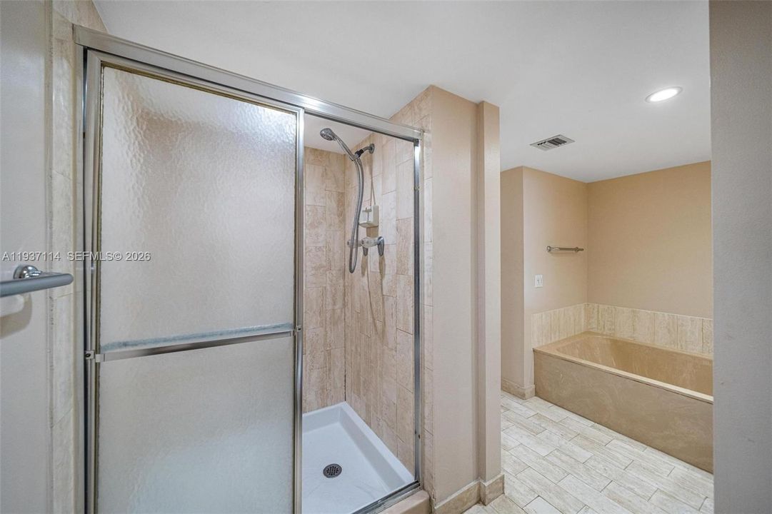 待售: $450,000 (1 贝兹, 1 浴室, 1066 平方英尺)