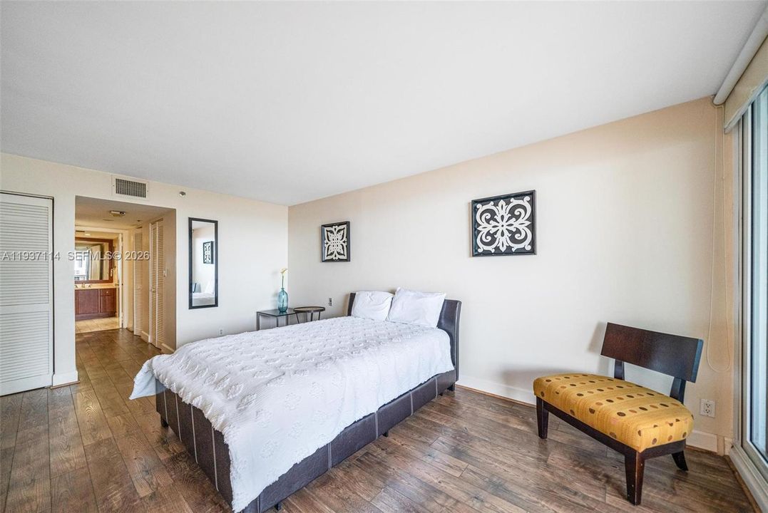 待售: $450,000 (1 贝兹, 1 浴室, 1066 平方英尺)