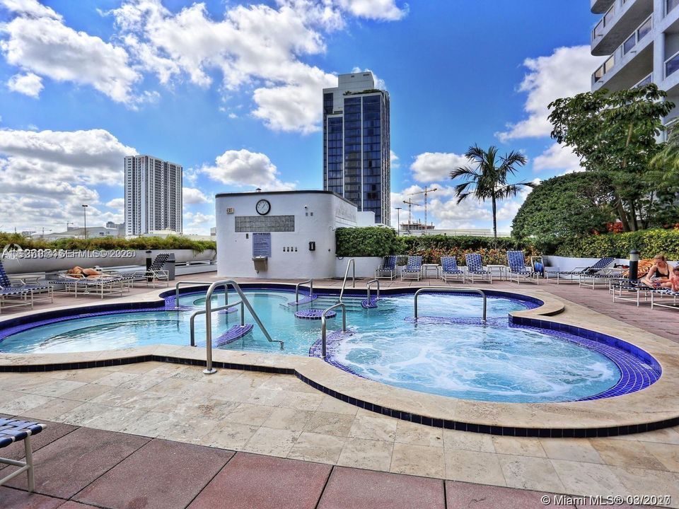 待售: $450,000 (1 贝兹, 1 浴室, 1066 平方英尺)