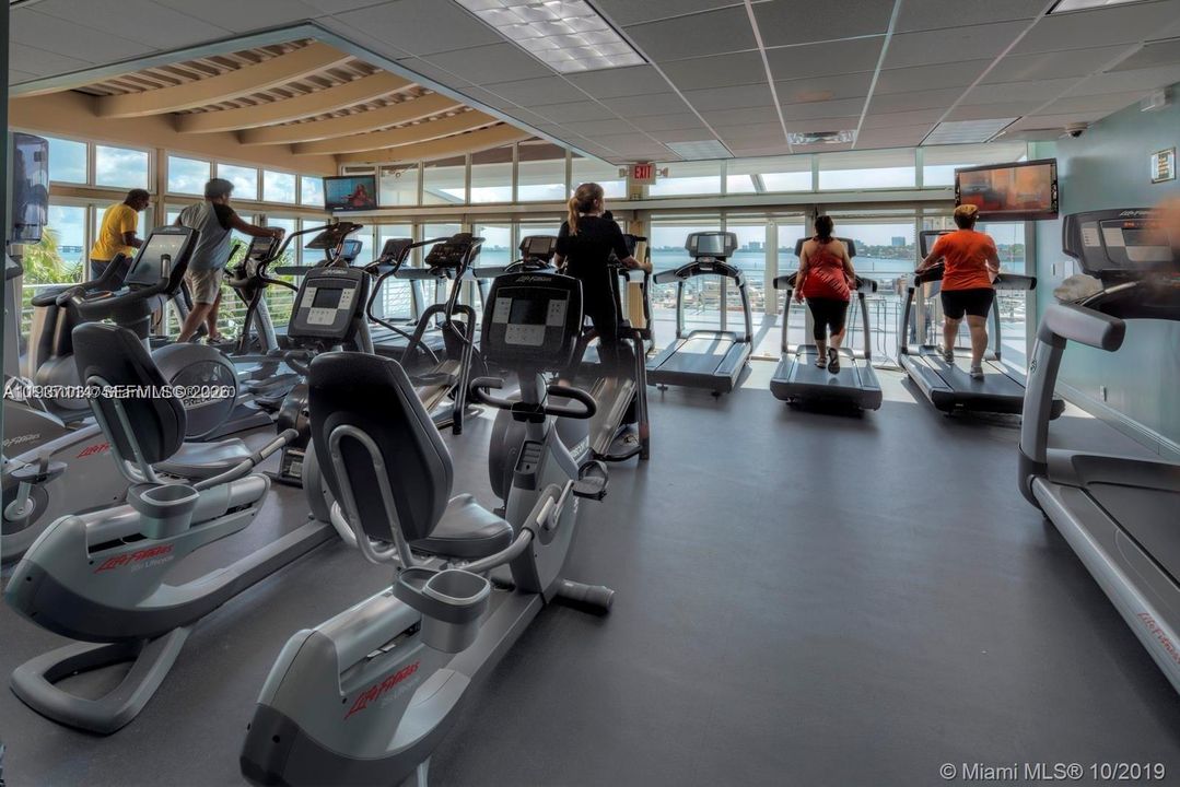 待售: $450,000 (1 贝兹, 1 浴室, 1066 平方英尺)