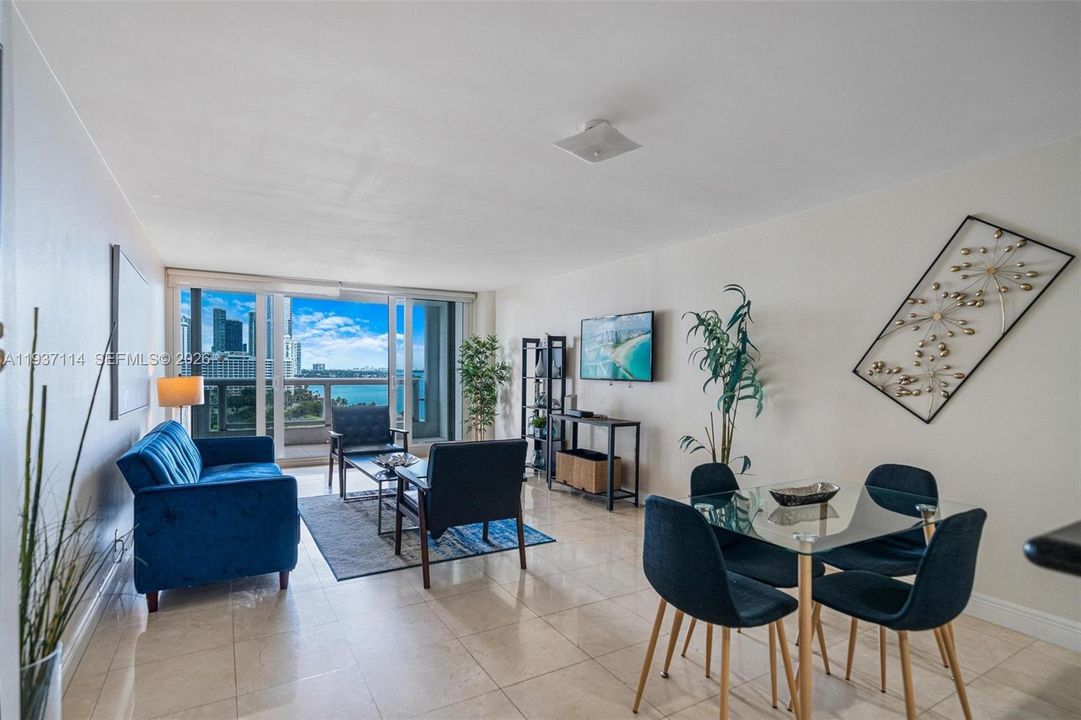 待售: $450,000 (1 贝兹, 1 浴室, 1066 平方英尺)