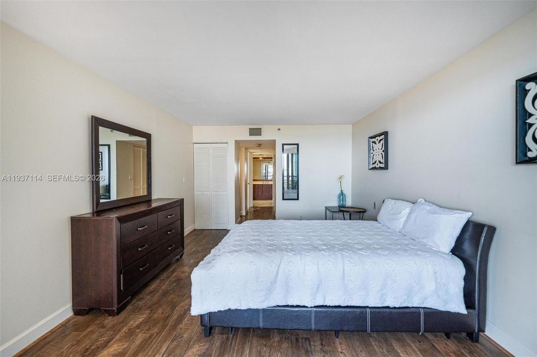 待售: $450,000 (1 贝兹, 1 浴室, 1066 平方英尺)