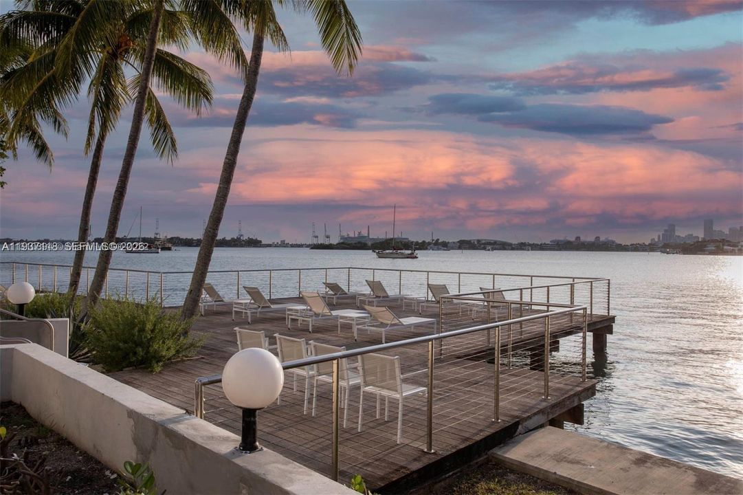 待售: $420,000 (1 贝兹, 1 浴室, 790 平方英尺)