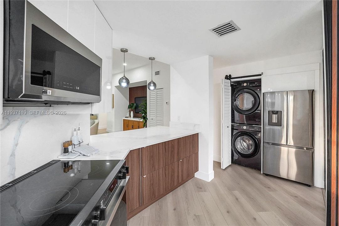 合同活跃: $429,000 (2 贝兹, 2 浴室, 0 平方英尺)