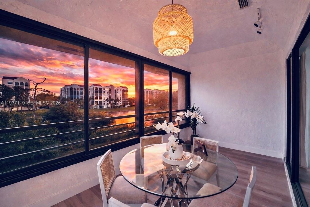 合同活跃: $429,000 (2 贝兹, 2 浴室, 0 平方英尺)