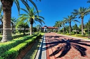 合同活跃: $429,000 (2 贝兹, 2 浴室, 0 平方英尺)