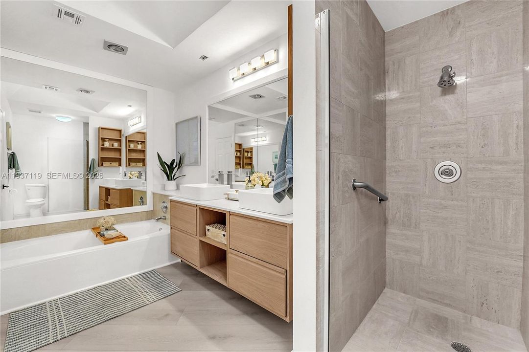 合同活跃: $429,000 (2 贝兹, 2 浴室, 0 平方英尺)