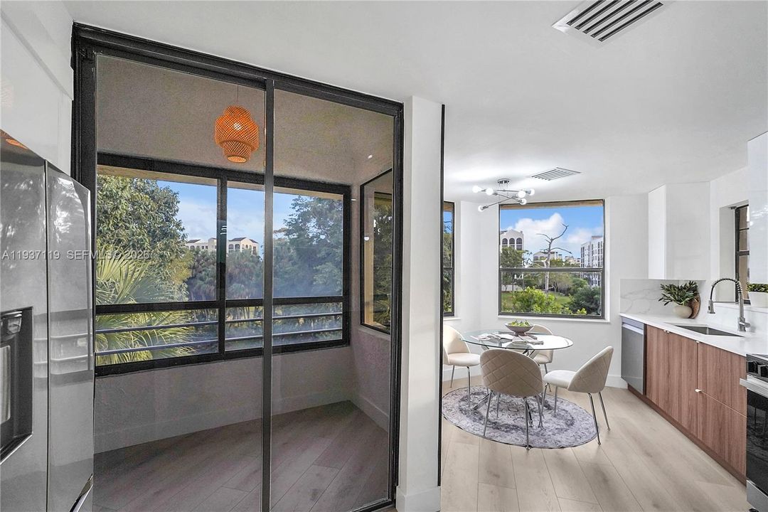 合同活跃: $429,000 (2 贝兹, 2 浴室, 0 平方英尺)