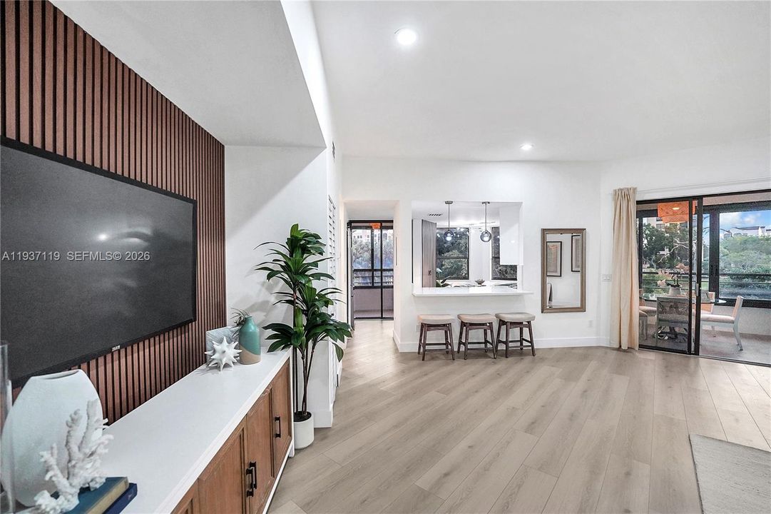 合同活跃: $429,000 (2 贝兹, 2 浴室, 0 平方英尺)