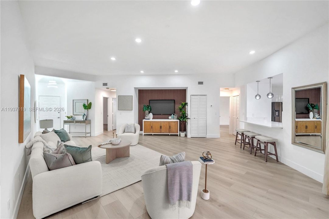 合同活跃: $429,000 (2 贝兹, 2 浴室, 0 平方英尺)