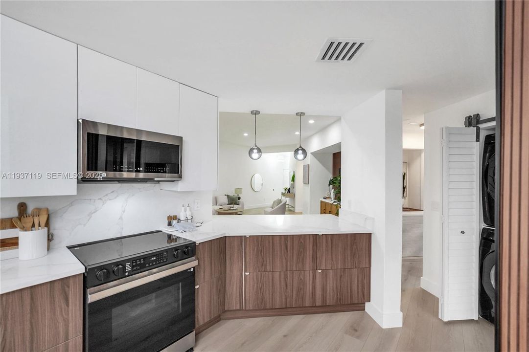 合同活跃: $429,000 (2 贝兹, 2 浴室, 0 平方英尺)