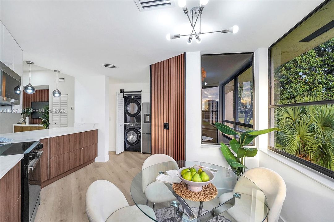 合同活跃: $429,000 (2 贝兹, 2 浴室, 0 平方英尺)