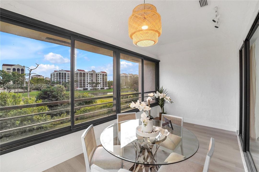 合同活跃: $429,000 (2 贝兹, 2 浴室, 0 平方英尺)