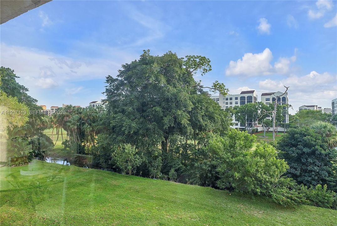 合同活跃: $429,000 (2 贝兹, 2 浴室, 0 平方英尺)