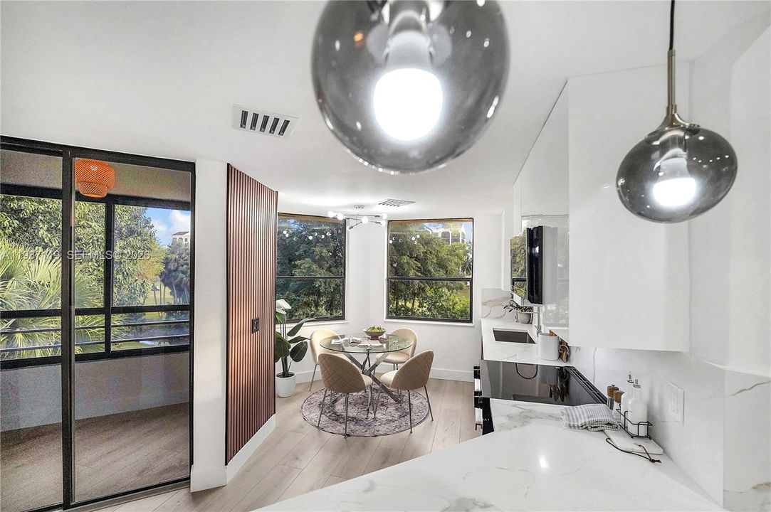 合同活跃: $429,000 (2 贝兹, 2 浴室, 0 平方英尺)