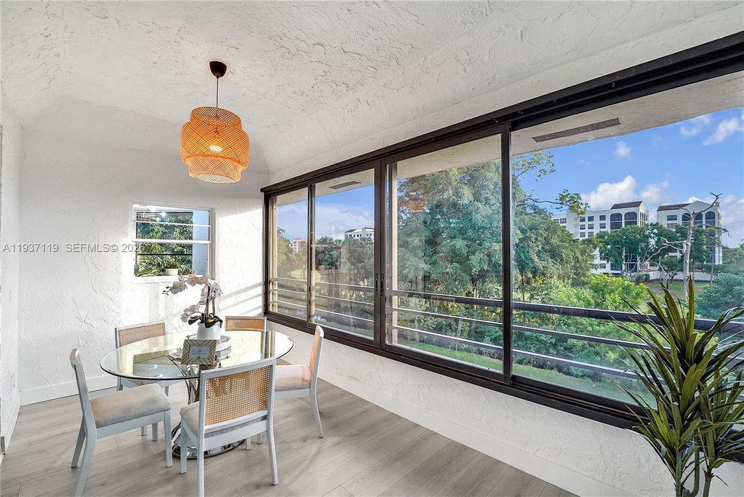 合同活跃: $429,000 (2 贝兹, 2 浴室, 0 平方英尺)